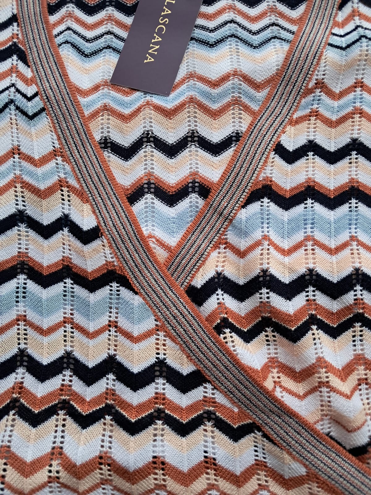 Wickel-Strickjacke Lascana Boho Style Detailansicht Vorderseite Halsausschnitt