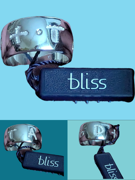 Bliss Unisex Ring Taogd+ Kollektion 3er Collage verschiedene Detailansichten der Gravur