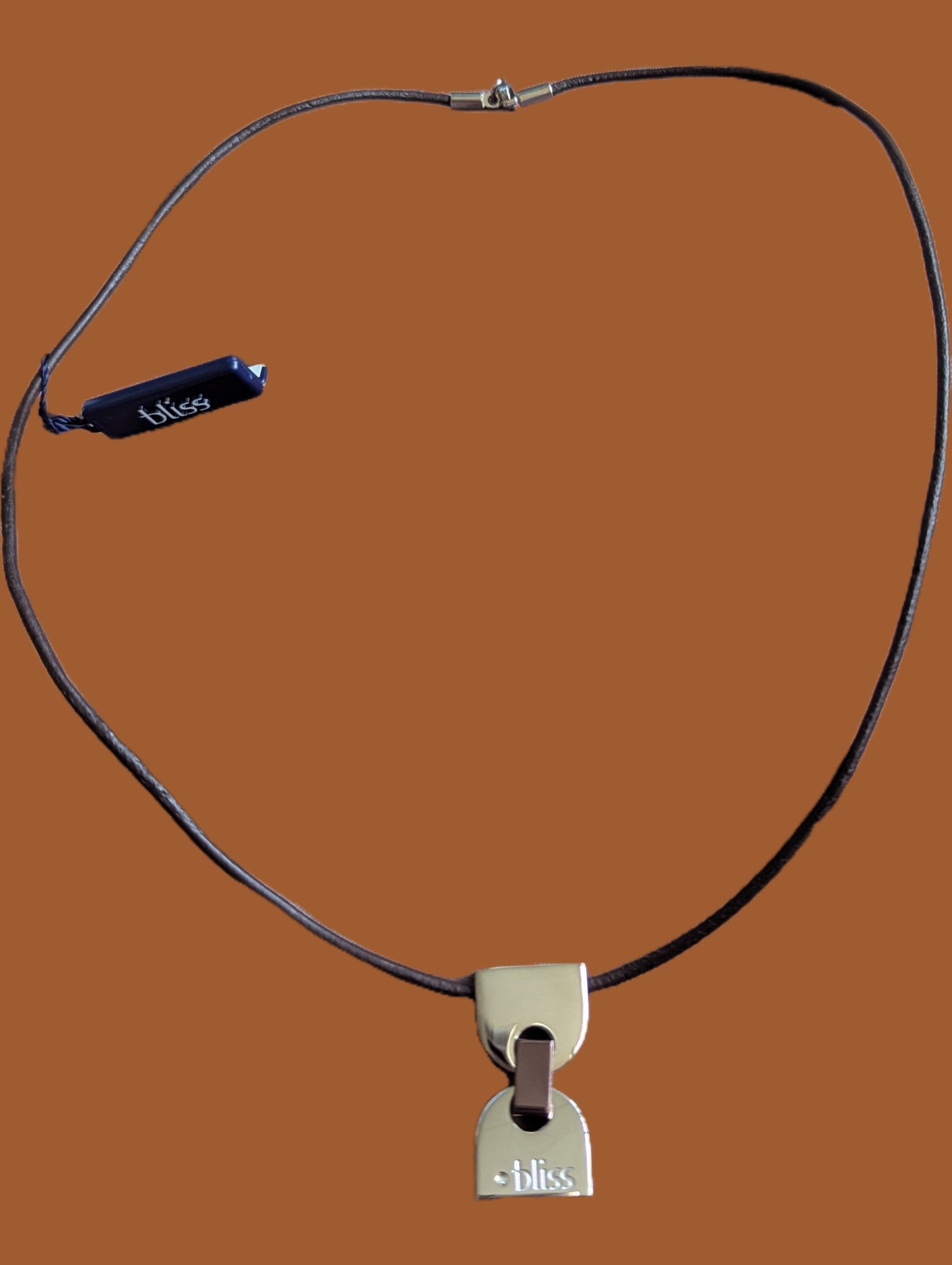Bliss Unisex Halskette braune Kordel Komplettansicht von Vorne